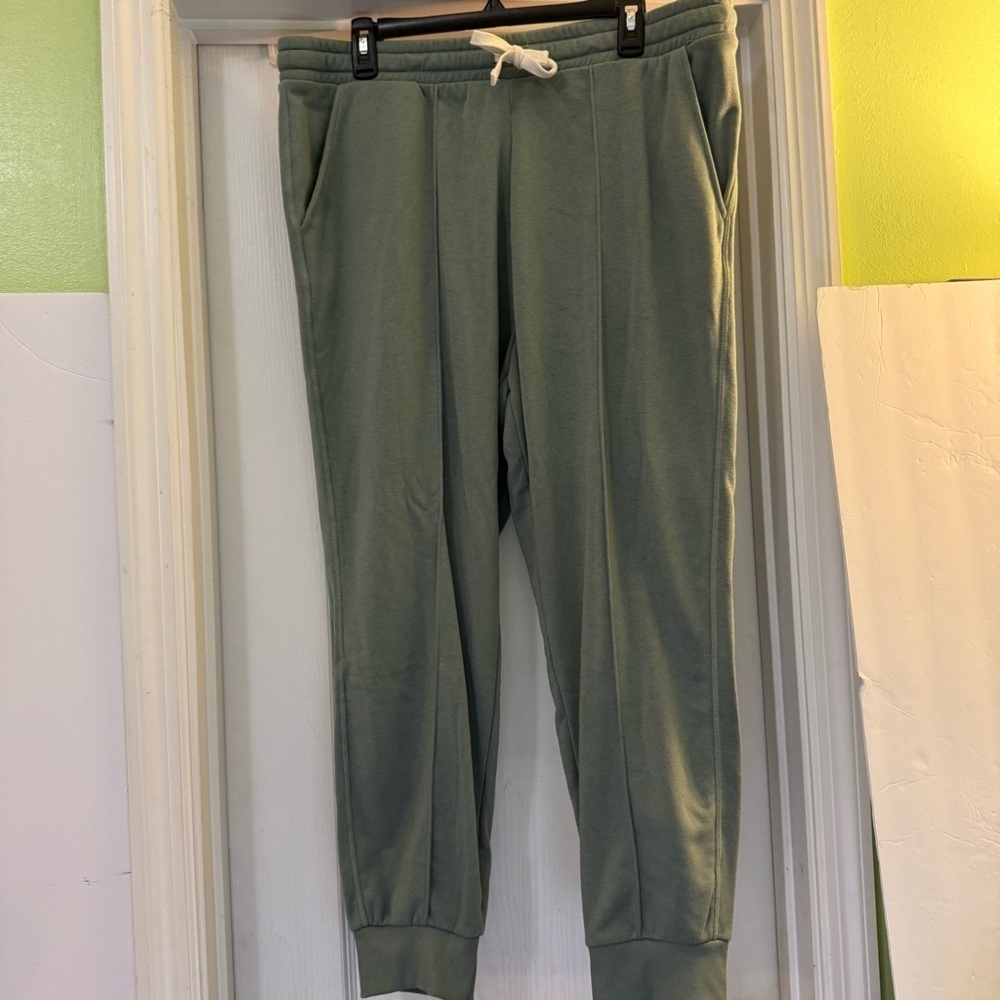 Lauren Conrad Women’s Plus High Rise Jogger